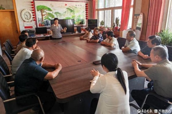 大智慧配资 文化进万家 快板传乡音|德州天衢新区赵虎镇开展快板培训活动