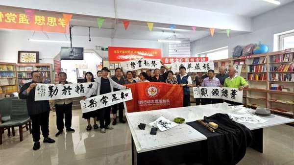 竹演配资 安图县进学社区开展“墨韵书香沁心田 静享阅读共成长”读书活动